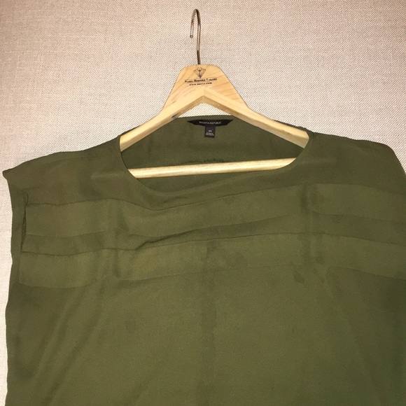 Medium banana Republic shift top. - Picture 3 of 4
